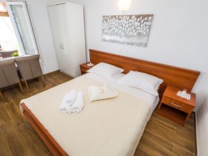 19075564-Ferienwohnung-4--300x225-1