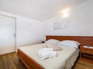 19075420-Ferienwohnung-4--300x225-1