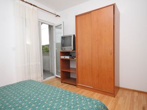 19127370-Ferienwohnung-2--300x225-5