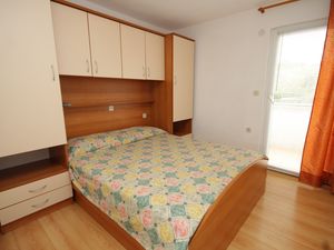 19127369-Ferienwohnung-2--300x225-4