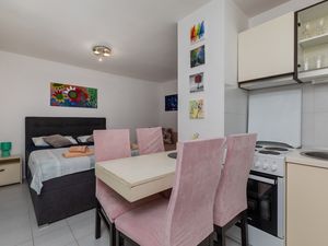 19126331-Ferienwohnung-4--300x225-1