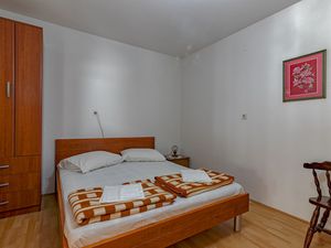 19315903-Ferienwohnung-2--300x225-4