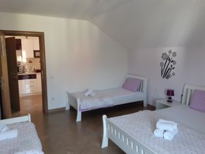 22047337-Ferienwohnung-4--300x225-5