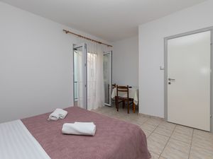 22146467-Ferienwohnung-6--300x225-5