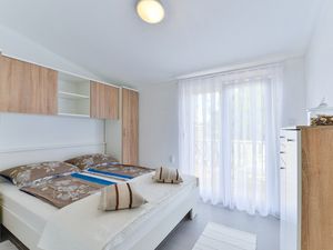 23335266-Ferienwohnung-4--300x225-5