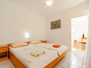 23425041-Ferienwohnung-2--300x225-3