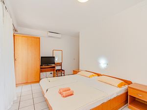 23425041-Ferienwohnung-2--300x225-5