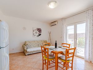 23425052-Ferienwohnung-3--300x225-4