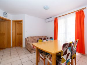 23539293-Ferienwohnung-5--300x225-2