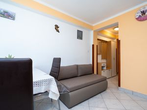 23567884-Ferienwohnung-2--300x225-4