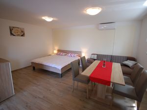 23571802-Ferienwohnung-3--300x225-1