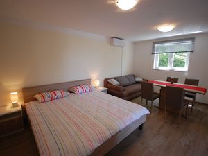 23571802-Ferienwohnung-3--300x225-2