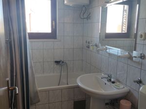 23607949-Ferienwohnung-2--300x225-5