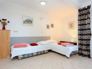 23640577-Ferienwohnung-5--300x225-1