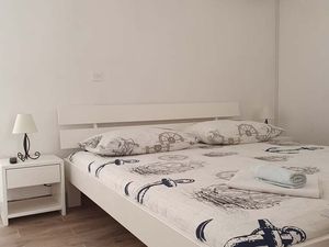 23663784-Ferienwohnung-3--300x225-1