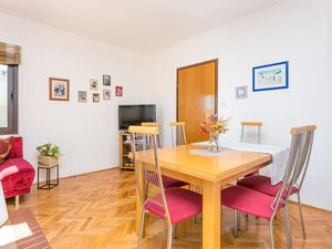 23692990-Ferienwohnung-6--300x225-4