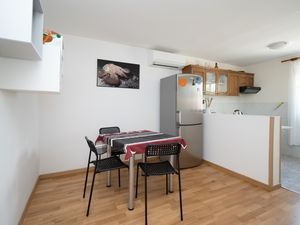 23695429-Ferienwohnung-2--300x225-2