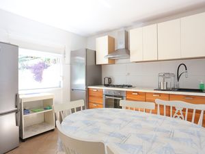 23880069-Ferienwohnung-8--300x225-4