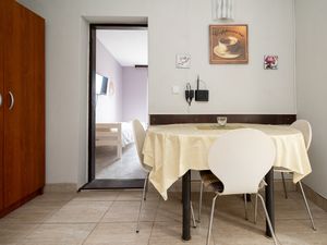 23892401-Ferienwohnung-3--300x225-2