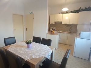 23964523-Ferienwohnung-5--300x225-4