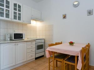 23980647-Ferienwohnung-4--300x225-1