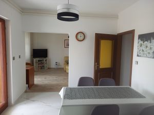 23968348-Ferienwohnung-3--300x225-5