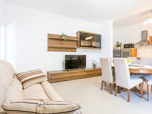 23968346-Ferienwohnung-5--300x225-2