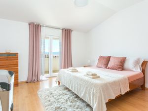 23968351-Ferienwohnung-5--300x225-5