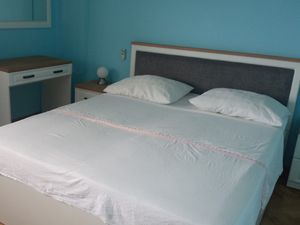 23980322-Ferienwohnung-6--300x225-4