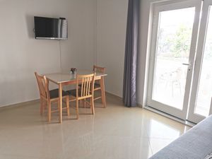 23980775-Ferienwohnung-4--300x225-4