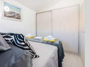 24013370-Ferienwohnung-4--300x225-5