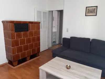 Wohnzimmer mit Kachelofen