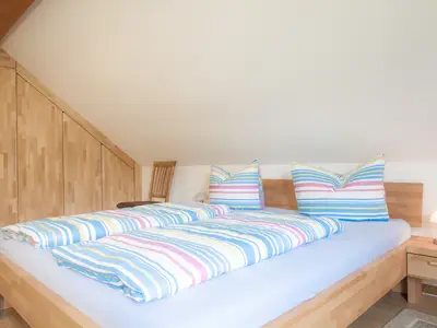 Schlafzimmer 1