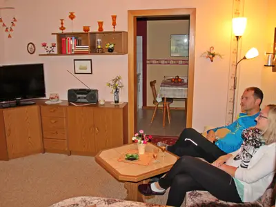 Ferienwohnung für 3 Personen in Neuhaus am Rennweg 8/9