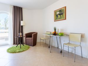 24015851-Ferienwohnung-2--300x225-2