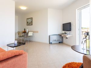 24015852-Ferienwohnung-2--300x225-5