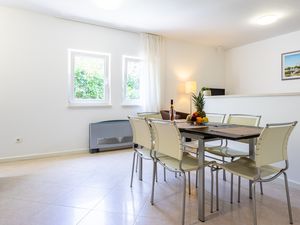 24015855-Ferienwohnung-3--300x225-4