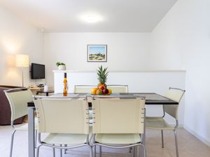 24015855-Ferienwohnung-3--300x225-5