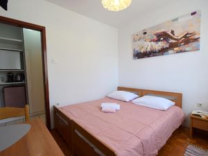 23463680-Ferienwohnung-2--300x225-3