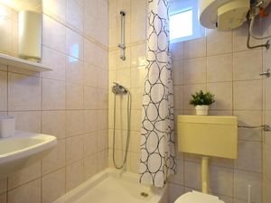 23463680-Ferienwohnung-2--300x225-5