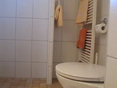 Bad mit Fenster Dusche und WC