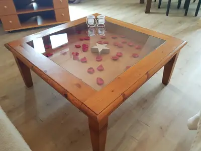 Tisch im Wohnzimmer