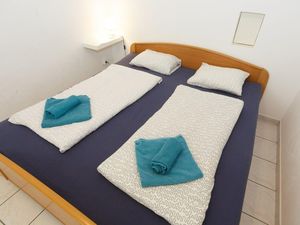 23318603-Ferienwohnung-2--300x225-5