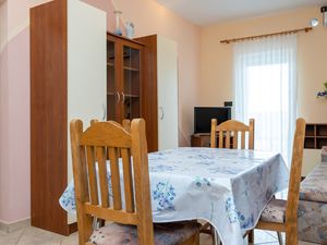 23935522-Ferienwohnung-6--300x225-5