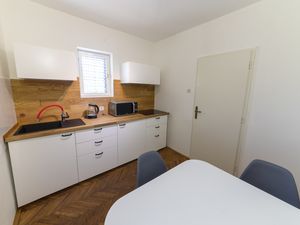 23698947-Ferienwohnung-3--300x225-2