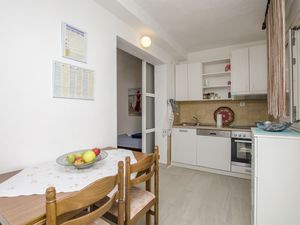 23941002-Ferienwohnung-3--300x225-4