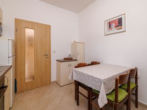 23941722-Ferienwohnung-4--300x225-5