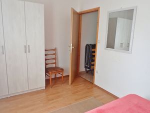 24016777-Ferienwohnung-4--300x225-5