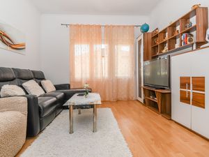 24016811-Ferienwohnung-4--300x225-4