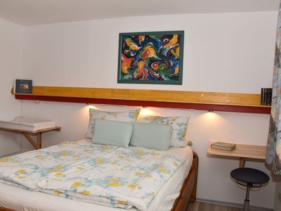 Oder Variante mit ausgeklapptem Wickeltisch und Schreibtisch;  Bett 180/200